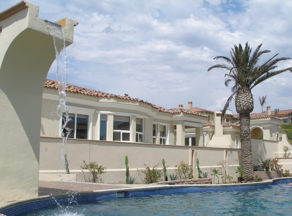 Las Ventanas community pool